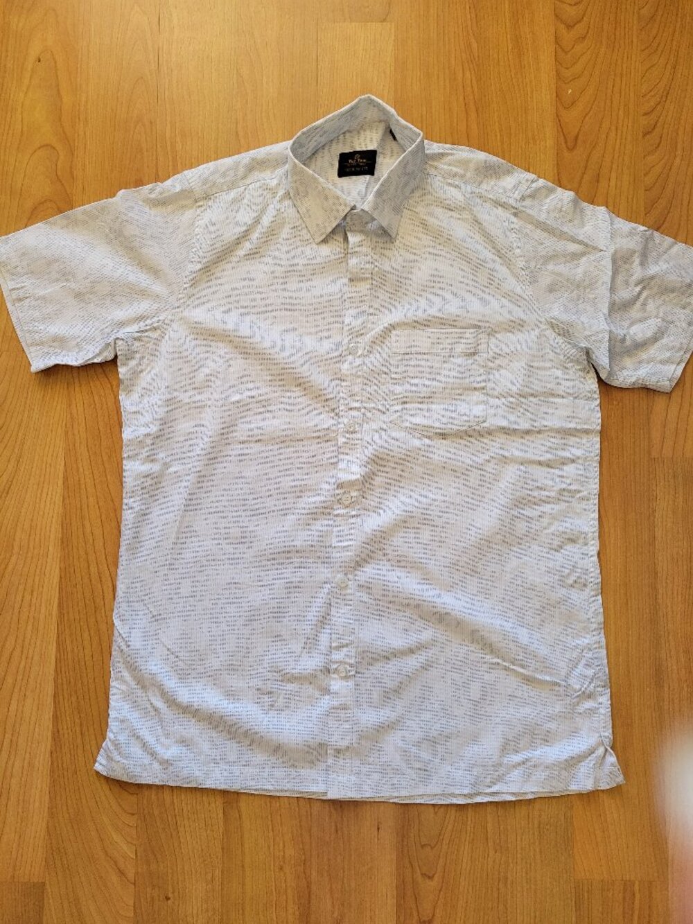 Soft! Short sleeve button-down shirt with textured print by Top Ten - sz 16 1/2